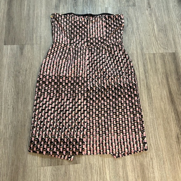 Banana Republic Silk Blend Strapless Dress in Pink and Black Pattern. Pockets - Picture 4 of 16